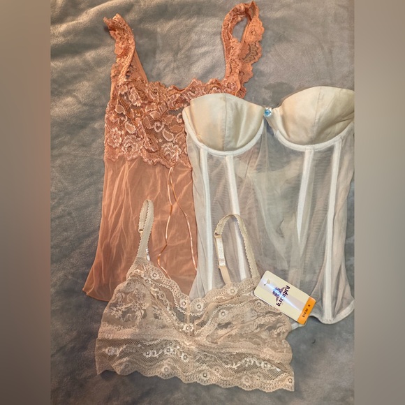 Wacoal Other - Lace Bra Collection - Peach and Ivory